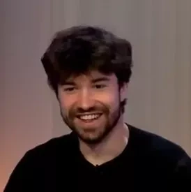 Bennett Melt seated playing low stakes cash game poker on the Venetian Poker Livestream.