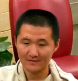 DL1 seated playing mid-stakes cash game poker on the Poker At The Lodge livestream.