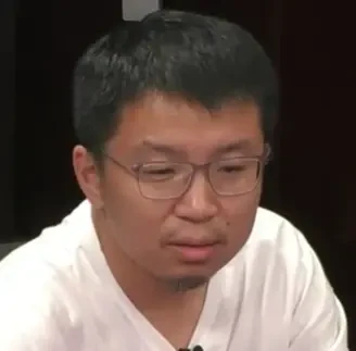 Enrique seated playing high stakes cash game poker on the Hustler Casino Live stream.