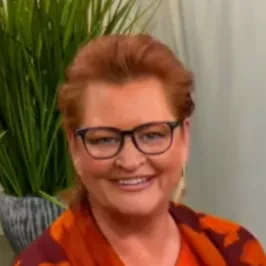 Kacey seated playing low stakes cash game poker on the Poker At The Lodge livestream.