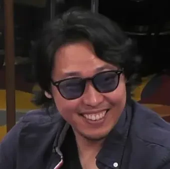 Kent seated playing high stakes cash game poker on the Hustler Casino Live stream.