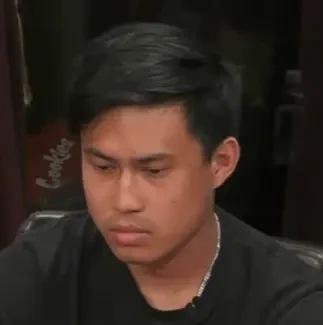 Kevin seated playing high stakes cash game poker on the Hustler Casino Live stream.