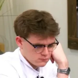 Kyle seated playing mid-stakes cash game poker on the Poker At The Lodge.