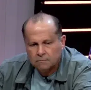 Nick seated playing high stakes cash game poker on the Venetian Poker Live stream.