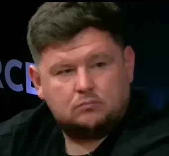 Owen "Doddy" seated playing high stakes cash game poker on the Bally Live Poker livestream.