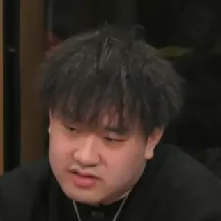 Paul seated playing high stakes cash game poker on the Hustler Casino Live stream.