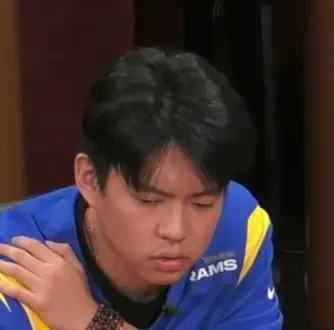 Shawn seated playing high stakes poker on the Hustler Casino Live stream.