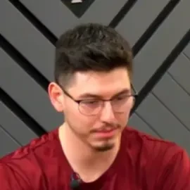 Simon seated playing mid-stakes cash game poker on the Poker At The Lodge livestream.