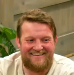 Stirls seated playing mid-stakes cash game poker on the Poker At The Lodge livestream.