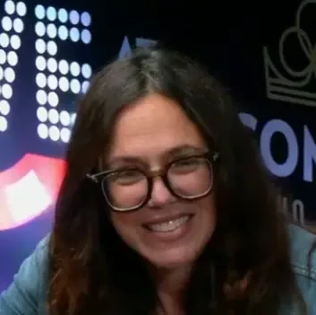 Teri seated playing mid-stakes cash game PLO4 poker on the Bally Live Poker livestream.