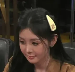 Yanyan "Brenda" seated playing mid-stakes cash game poker on the Hustler Casino Live stream.