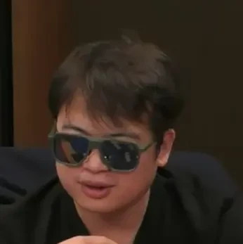 Yi seated playing high stakes cash game poker on the Hustler Casino Live stream.